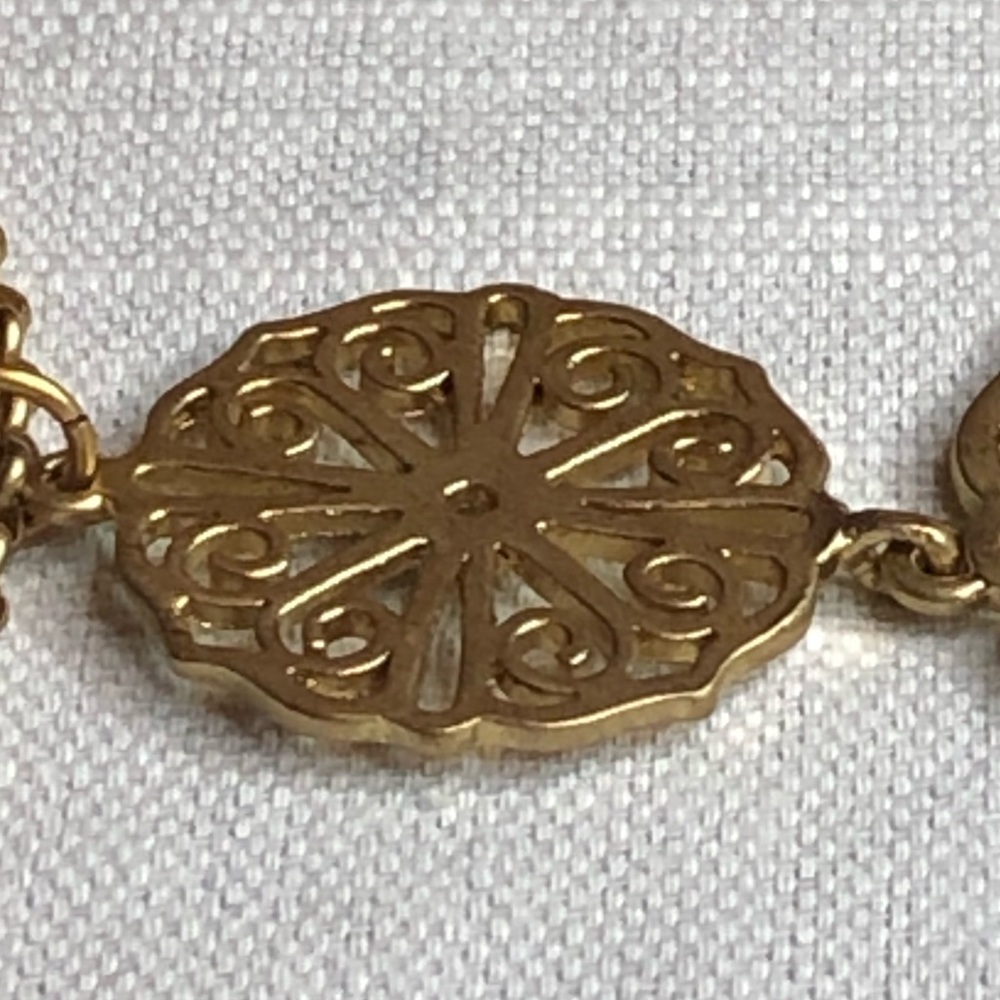 NWOT Carolee Gold-Tone Nostalgic Necklace - Picture 8 of 11